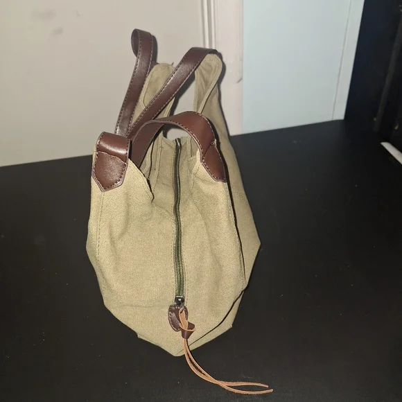 K2 CLASSIC Elegant Tan Tote Bag with Brown Accents** - Picture 8 of 9